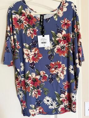 NWT so soft Agnes & Dora M/L floral dolman shirt